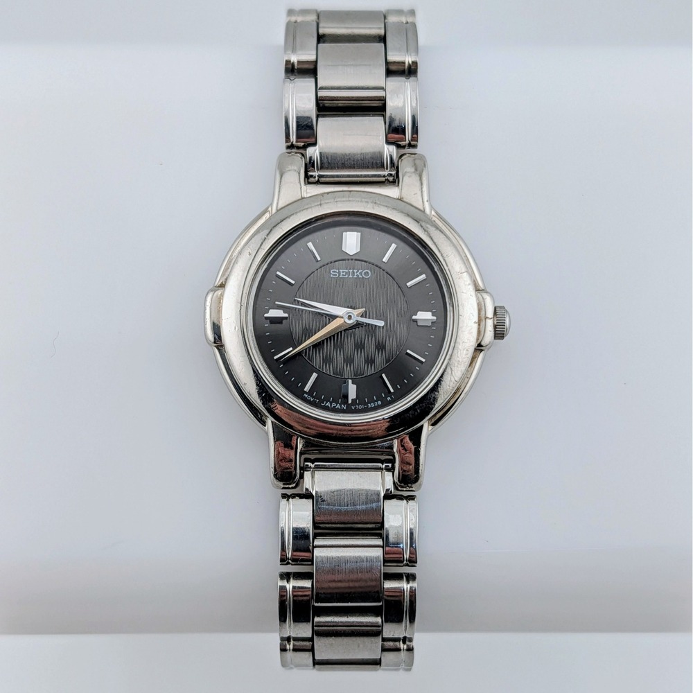 Vintage 1990s Seiko V701-2F50 Slim Gray Textured Dial SS 25mm Watch Runs 6.25"